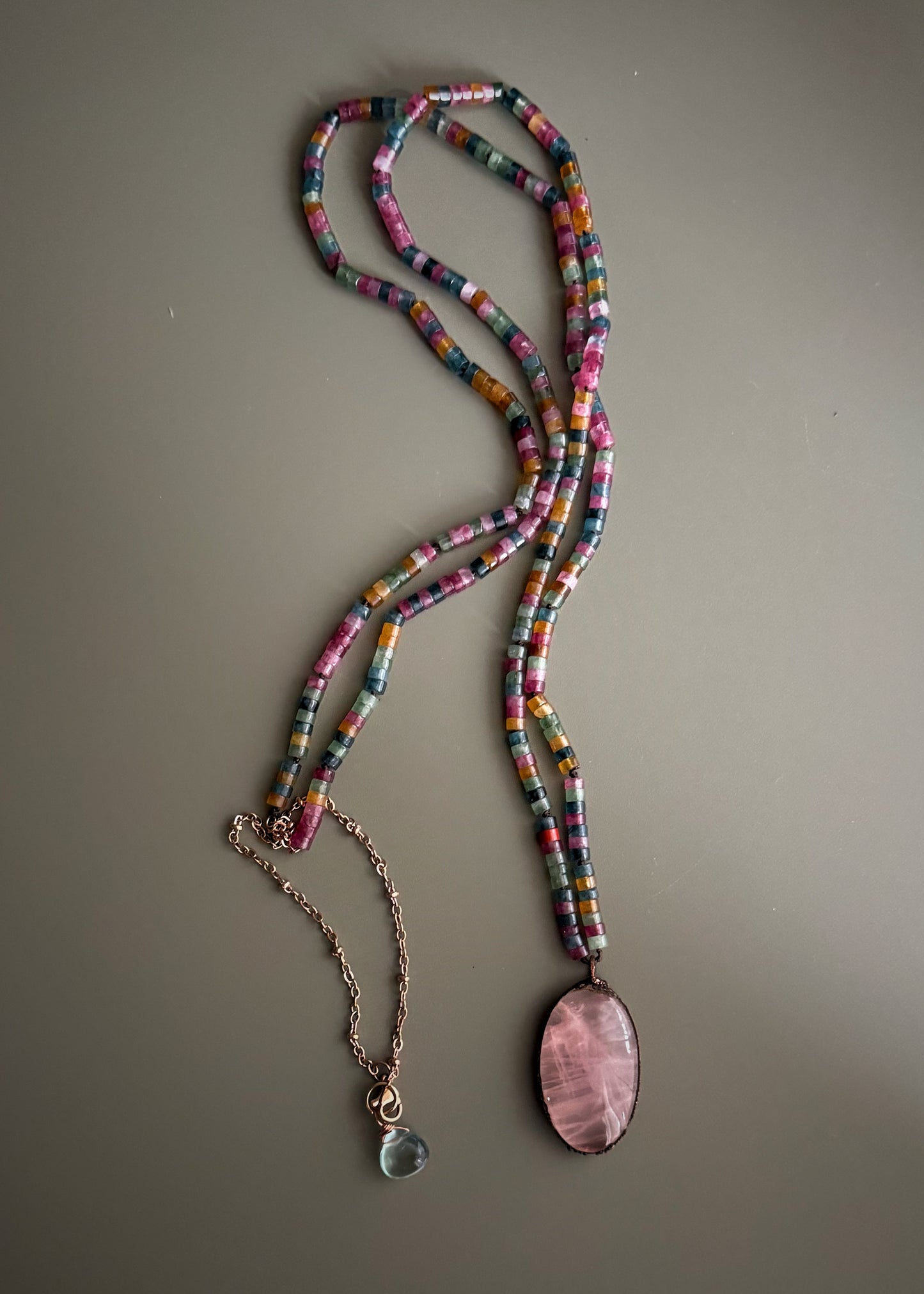 Long Necklace in Colored Jade with Rose Quartz and Fluorite – 110 cm