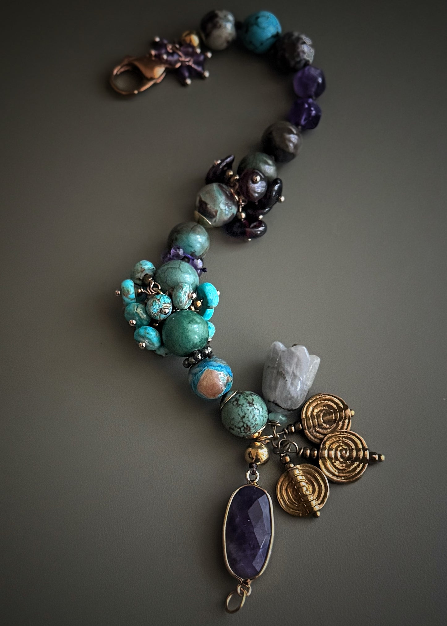 Blue Howlite and Amethyst Bracelet - Model 22