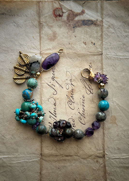Blue Howlite and Amethyst Bracelet - Model 22