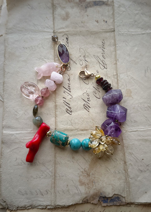 Bracciale artigianale con ametista, granato, labradorite e corallo bambù – pezzo unico – Ebbijoux
