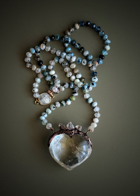 Collana lunga con acquamarina e cuore in quarzo Himalaya – Ebbijoux
