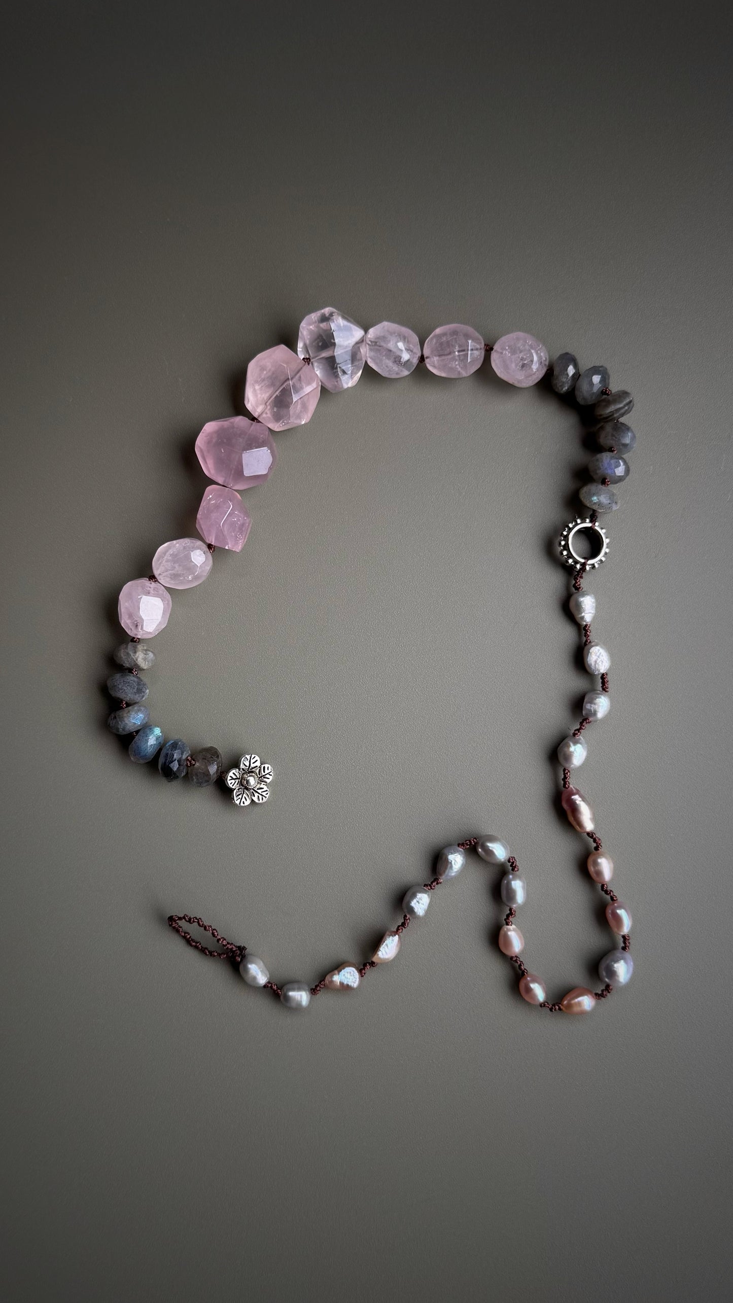 Collana con quarzo rosa e labradorite