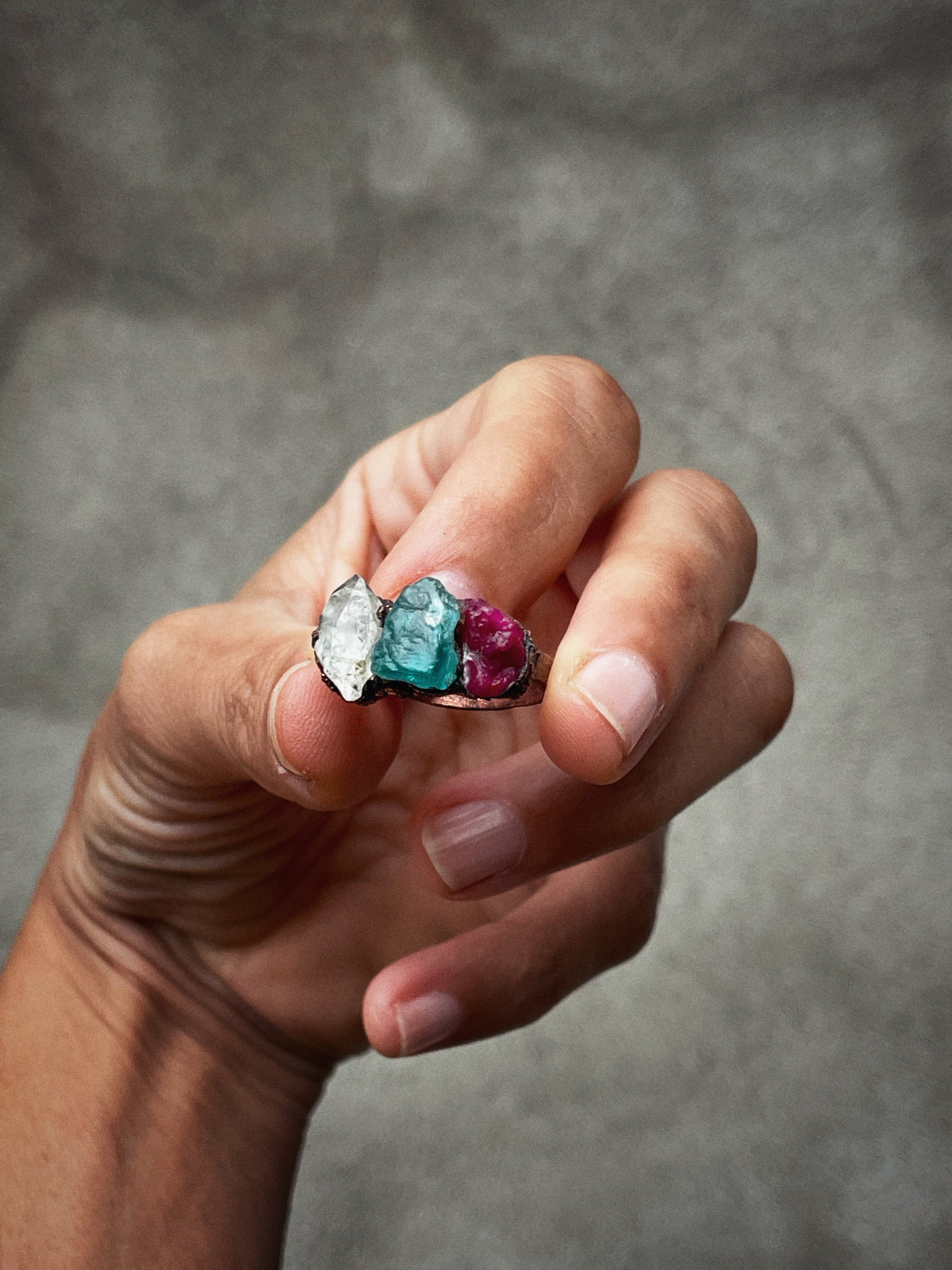 Copper ring with spinel and apatite | US sizes 9-10