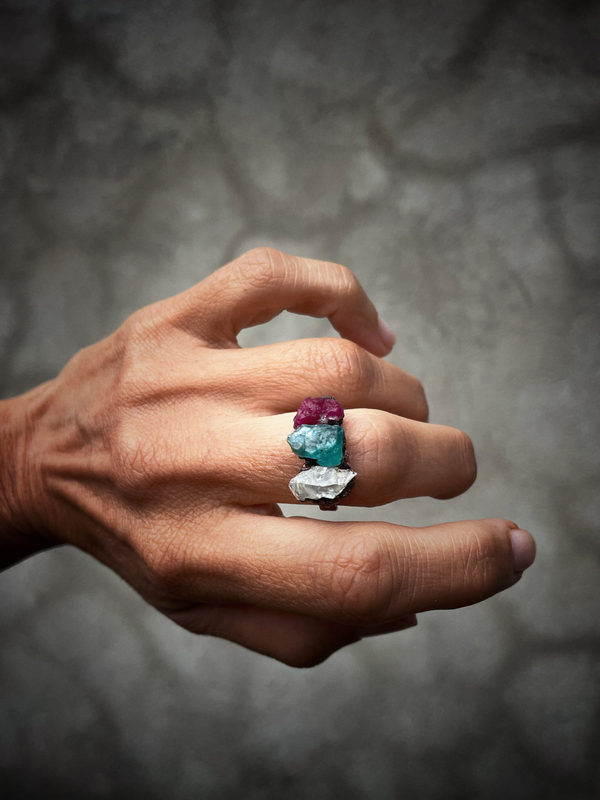 Copper ring with spinel and apatite | US sizes 9-10