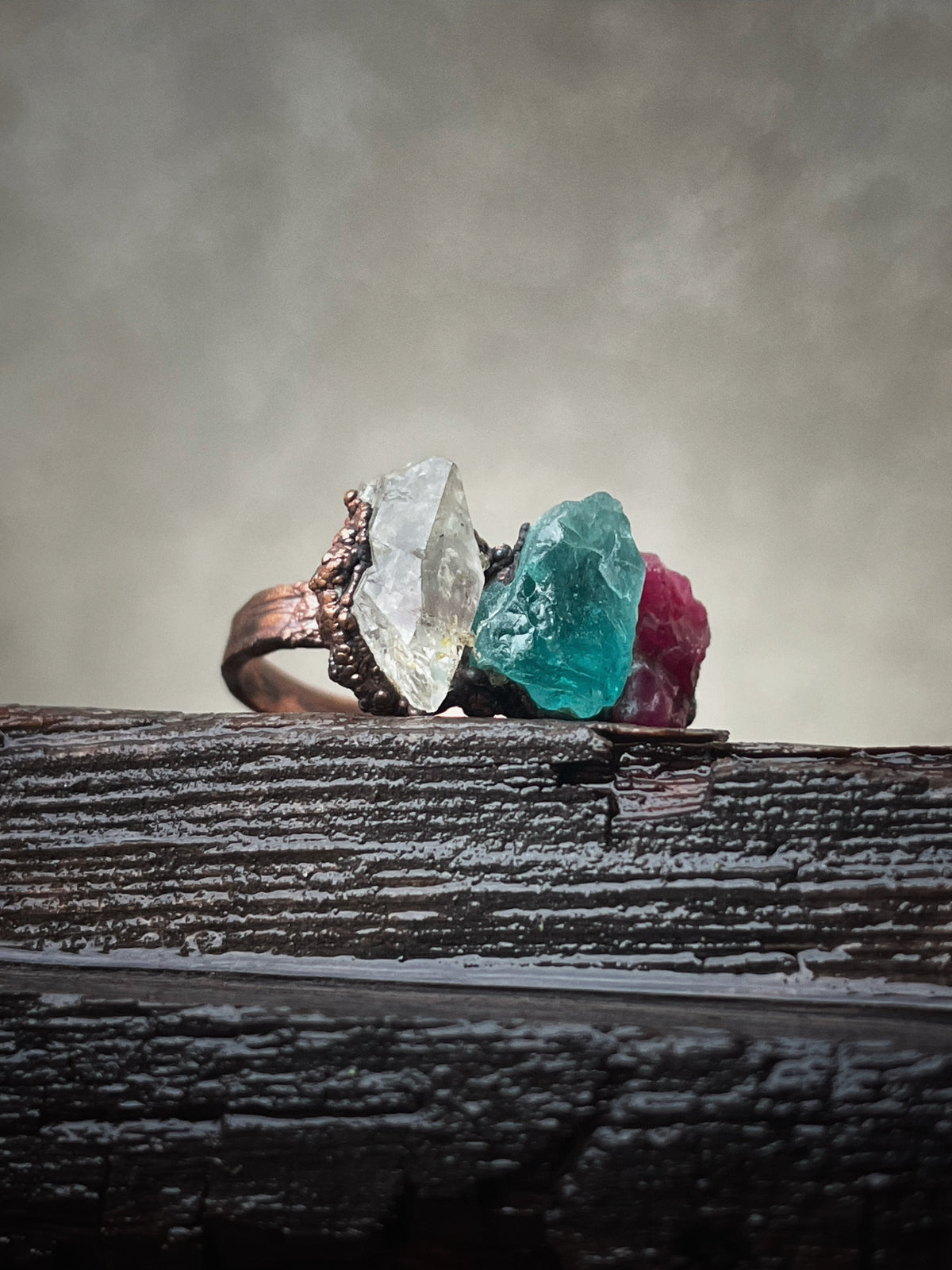 Copper ring with spinel and apatite | US sizes 9-10