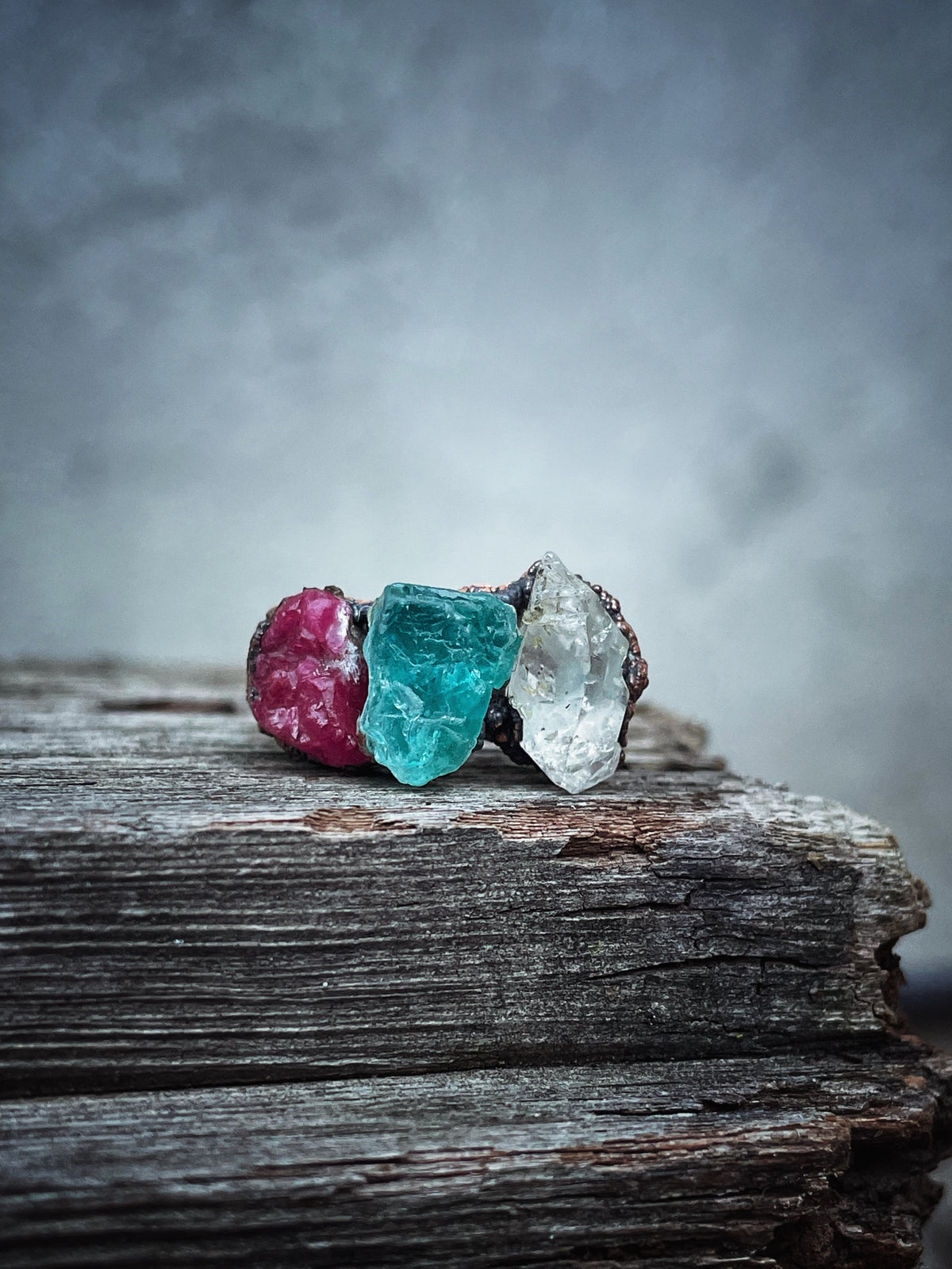 Copper ring with spinel and apatite | US sizes 9-10