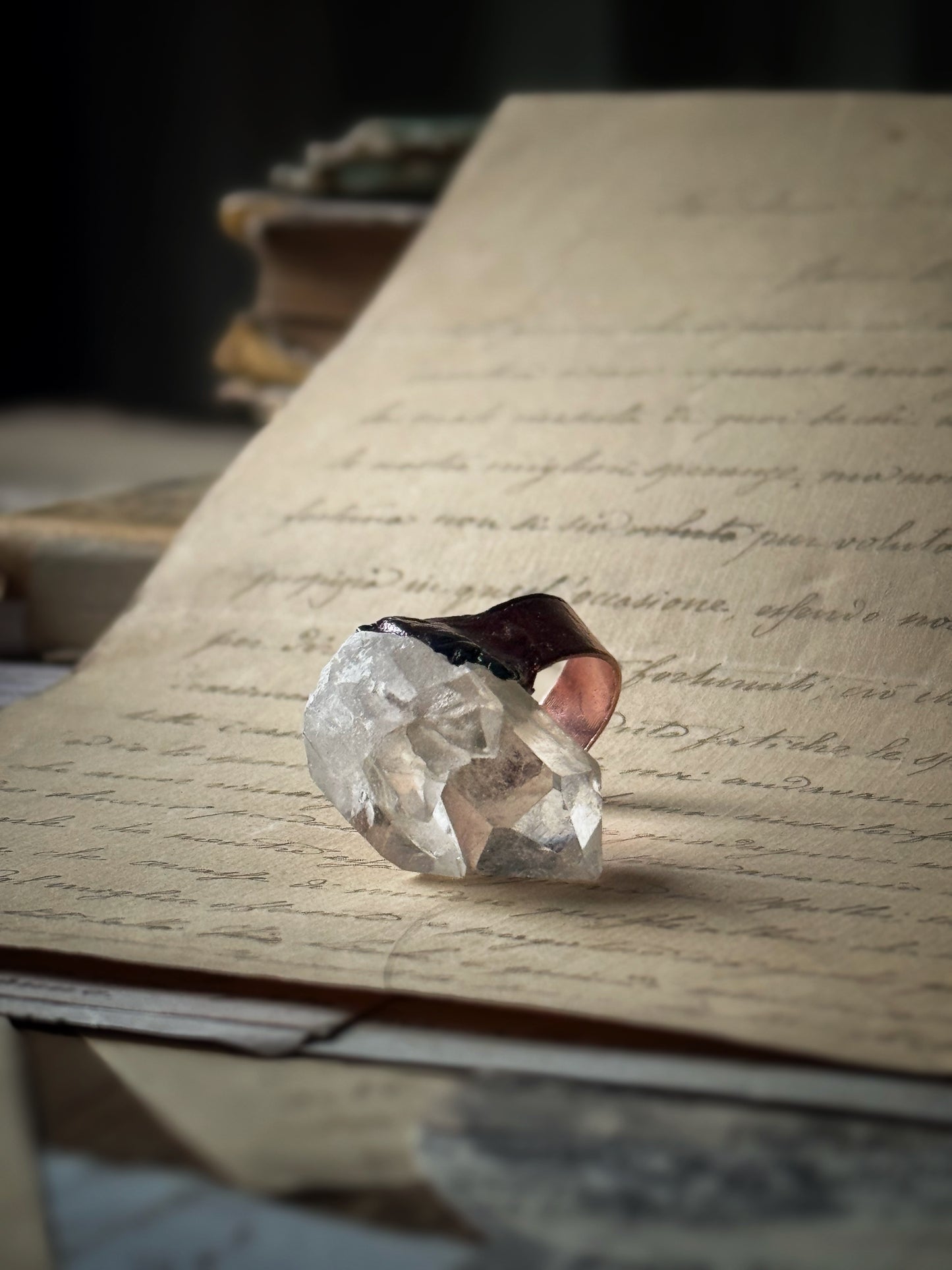 Anello con cluster di quarzo Mis. 8