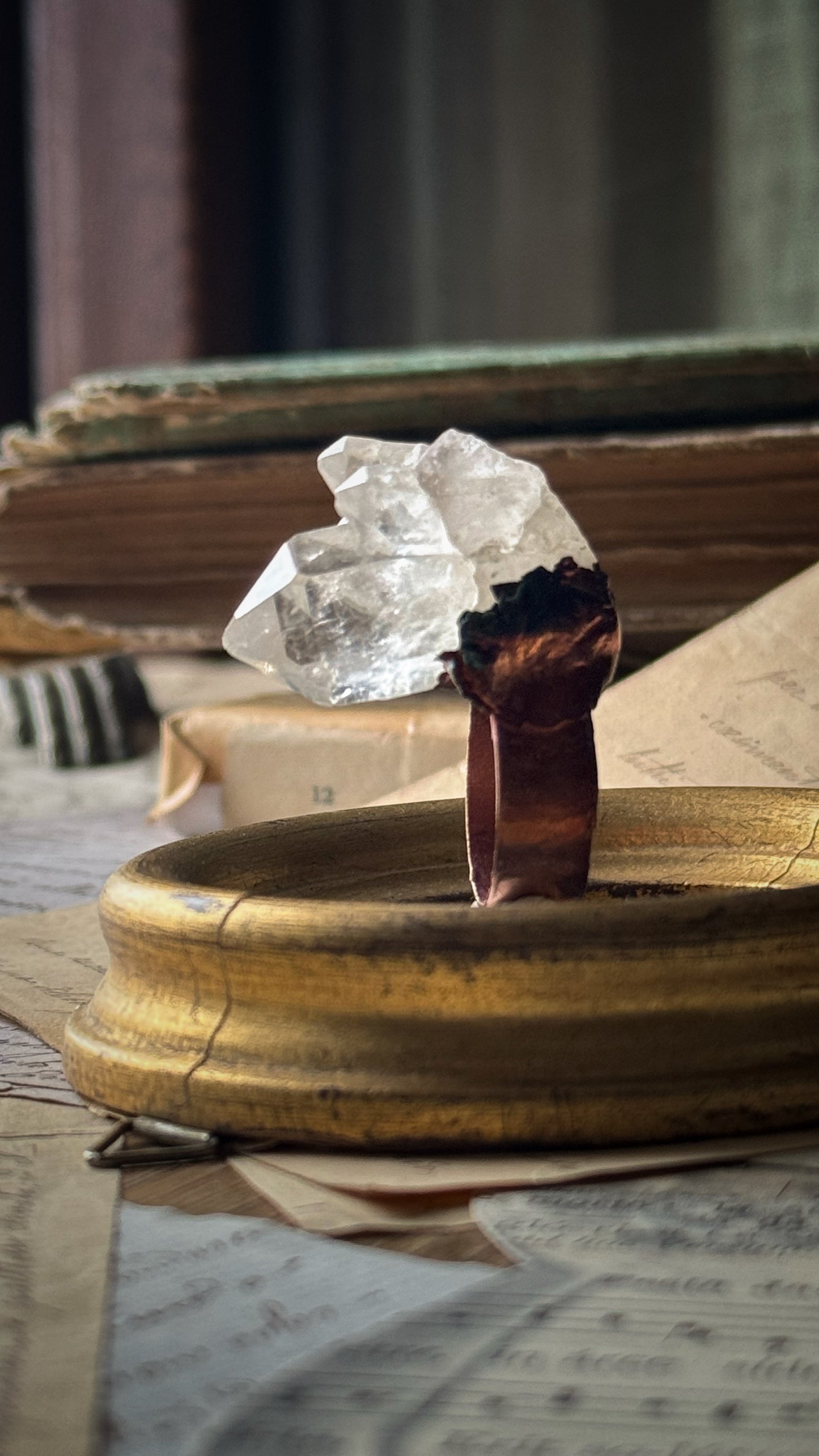 Anello con cluster di quarzo Mis. 8