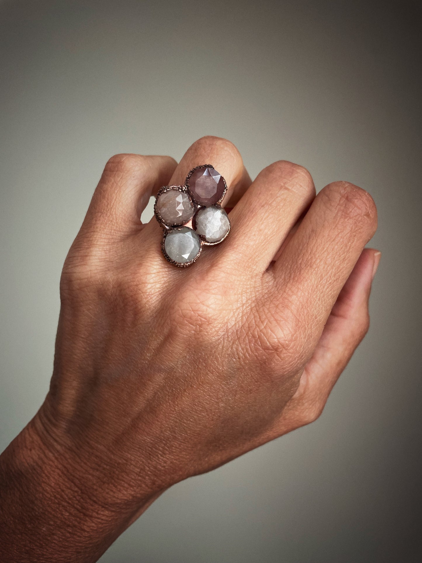 Anello con pietre del sole mis.7