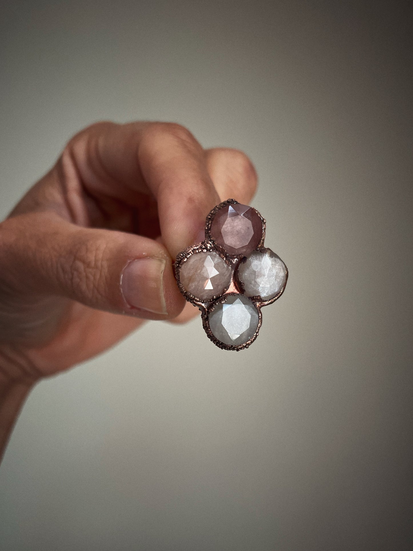 Anello con pietre del sole mis.7