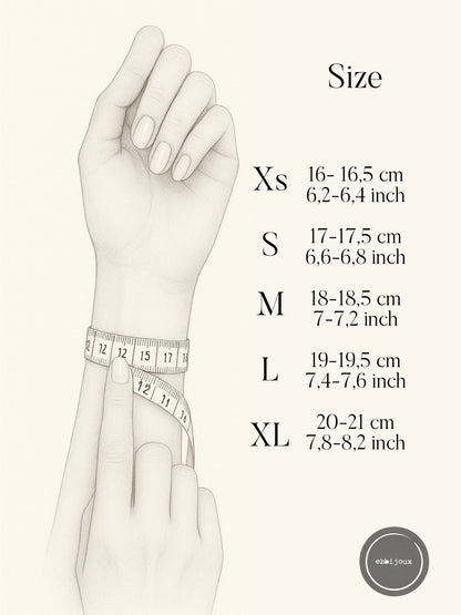 Elastic bracelet with precious stones.