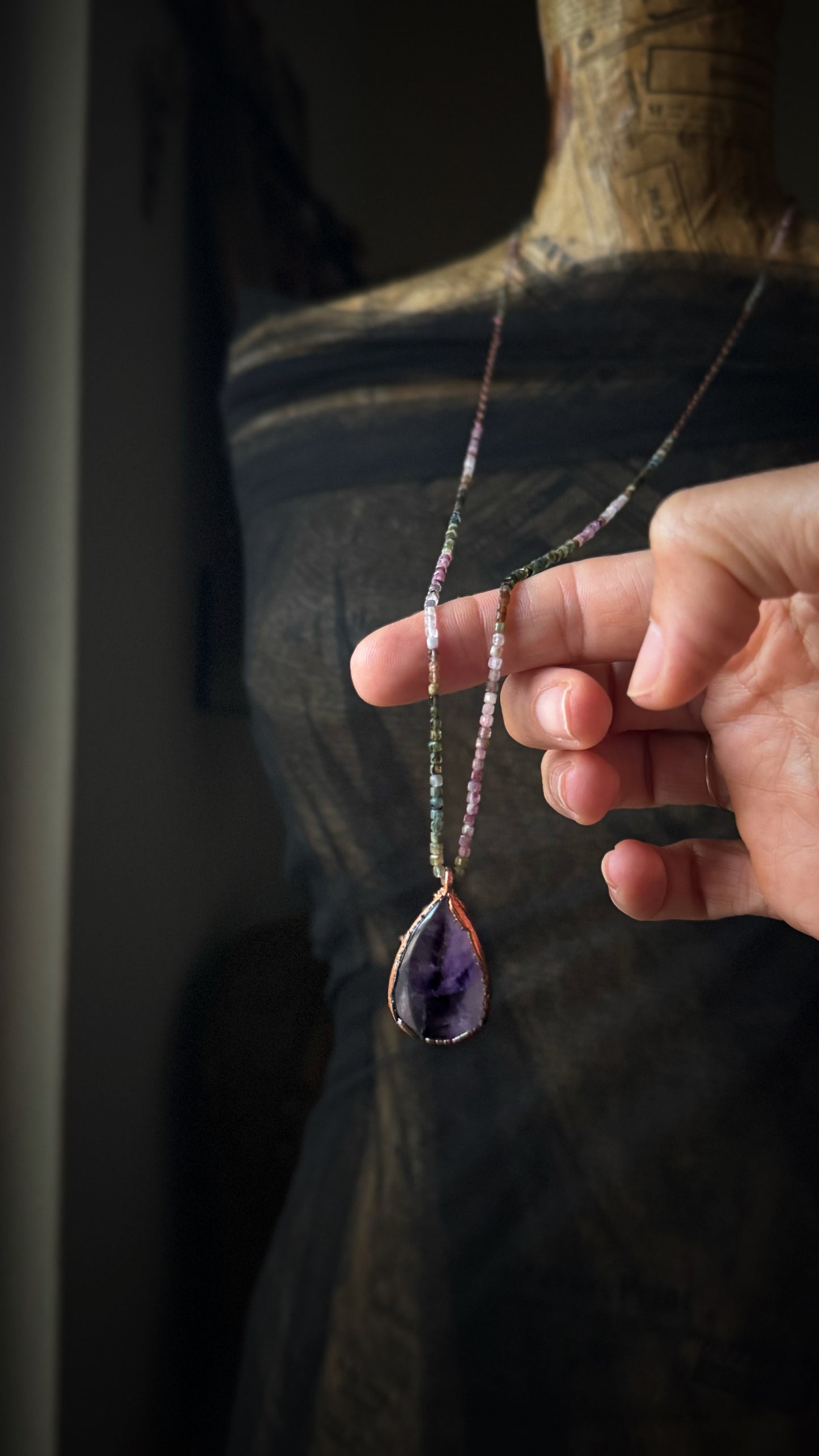 Collana lunga con tormalina e una goccia di Ametista