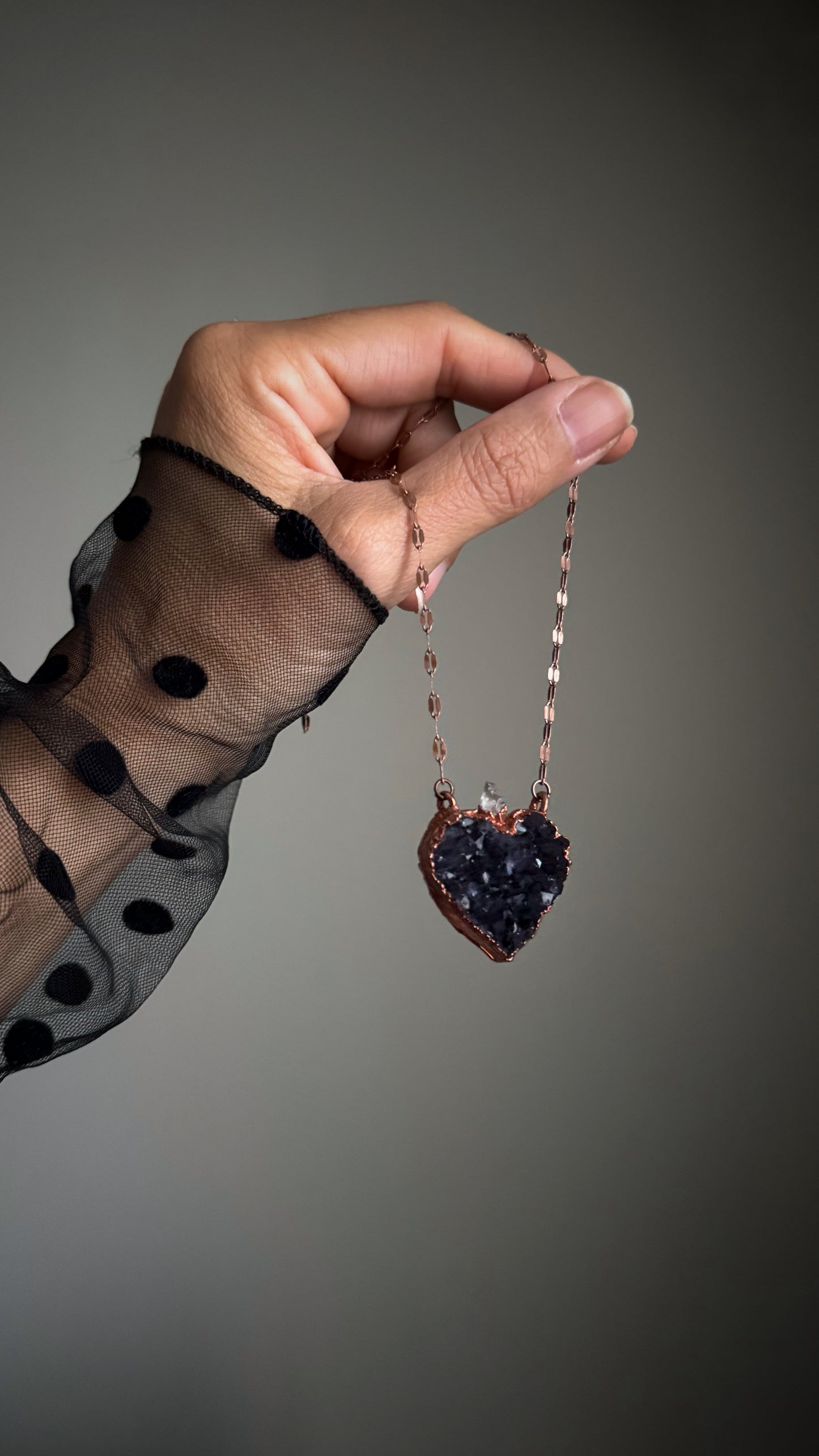 Ex voto in ametista scura