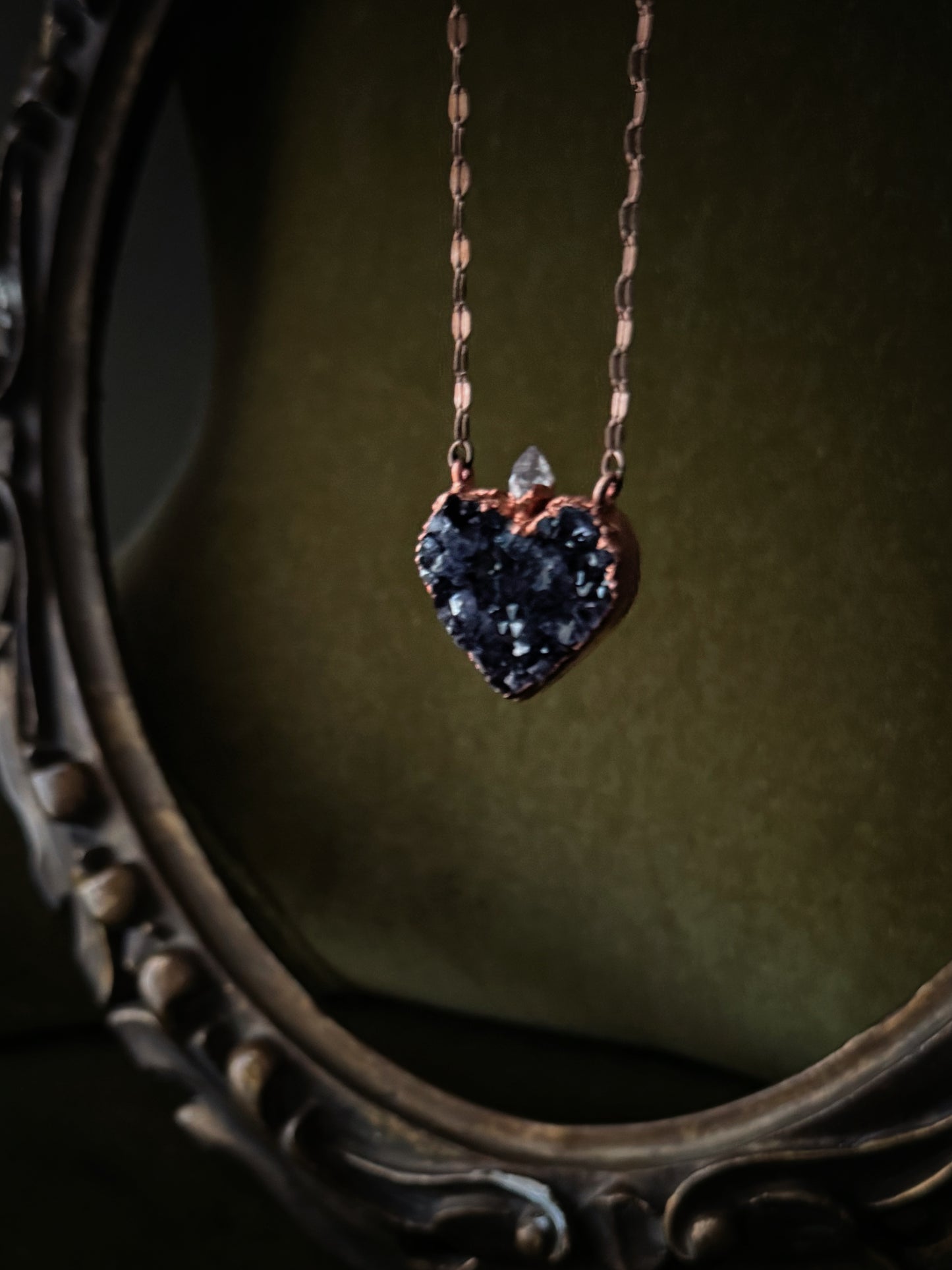 Ex voto in ametista scura