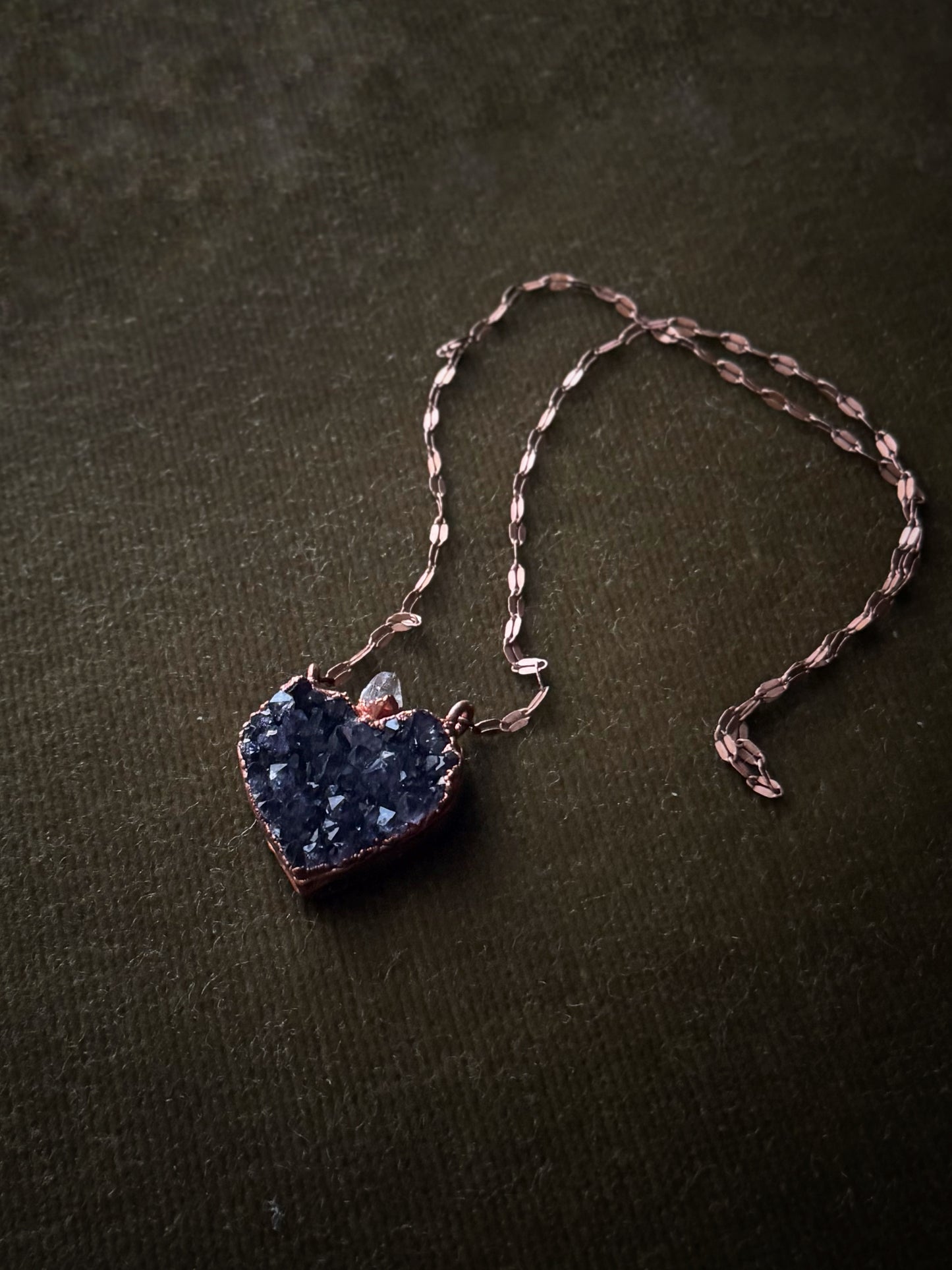 Ex voto in ametista scura