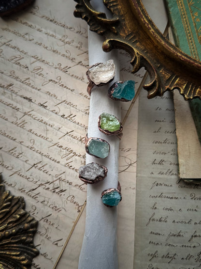 Adjustable ring with raw stones