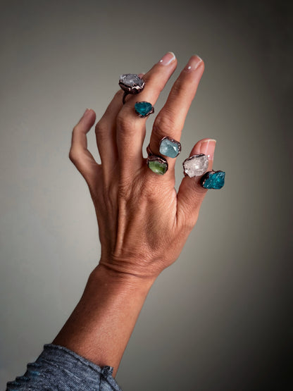 Adjustable ring with raw stones