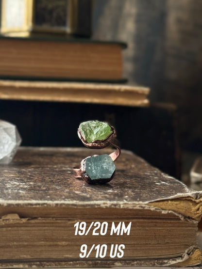 Adjustable ring with raw stones