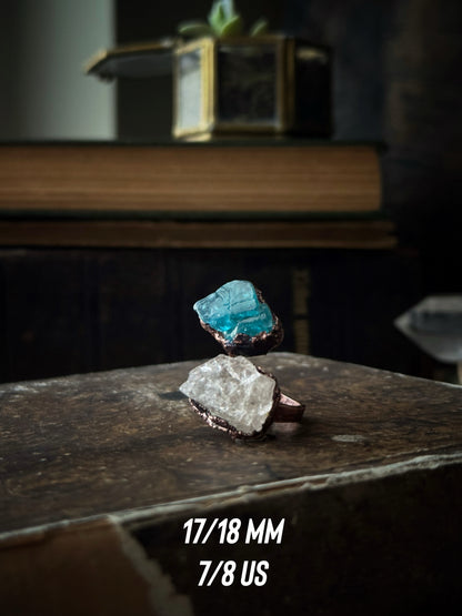 Adjustable ring with raw stones