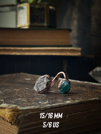 Adjustable ring with raw stones