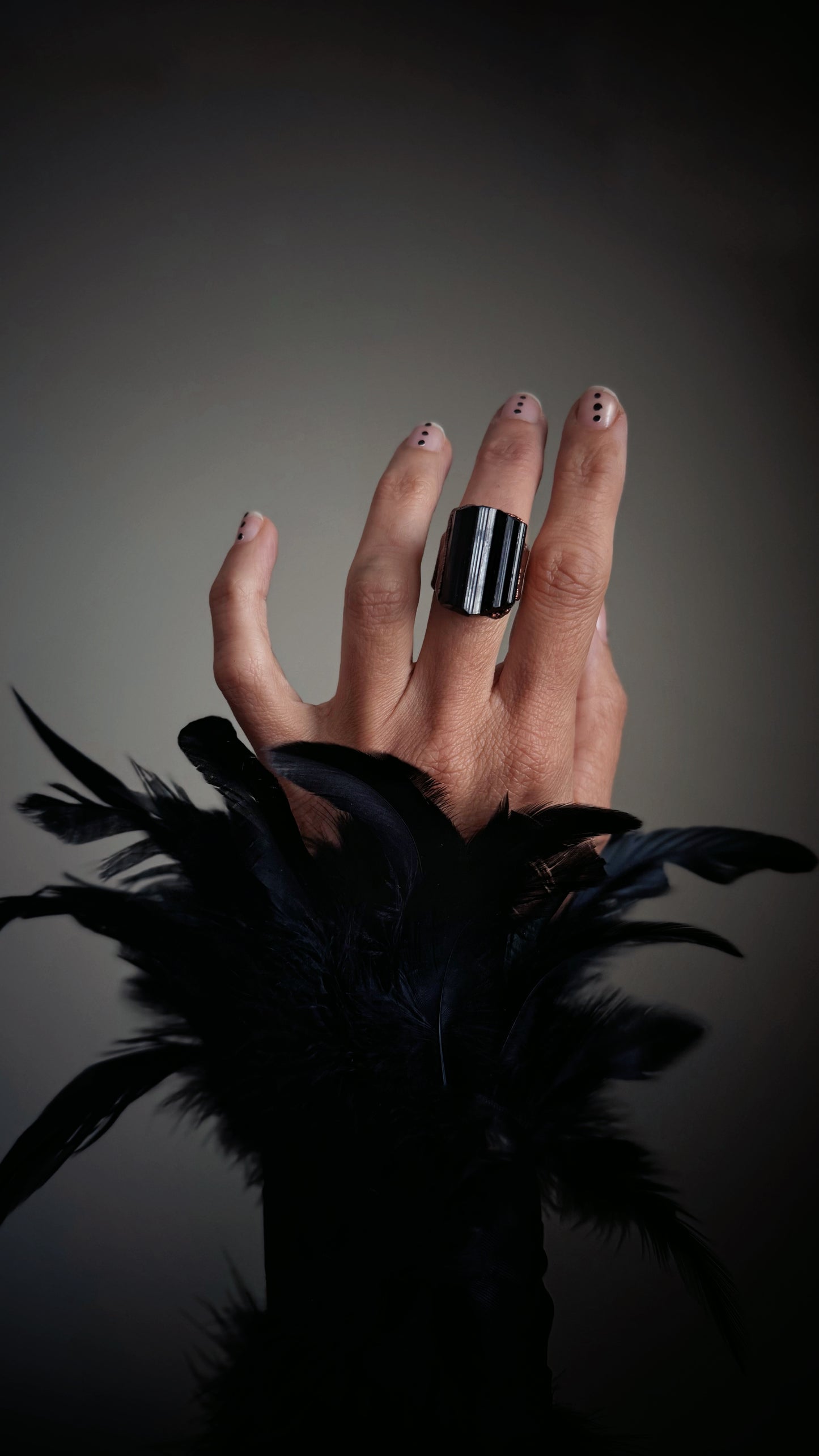 Anello con Tormalina nera grezza