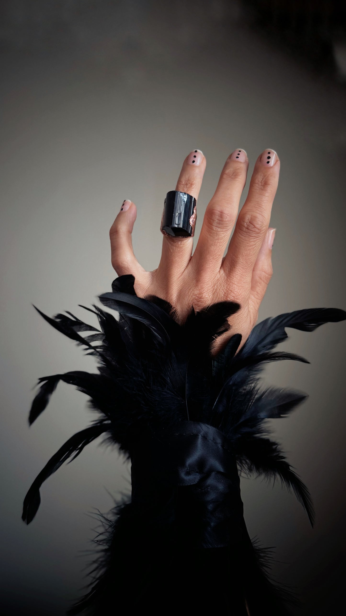 Anello con Tormalina nera grezza