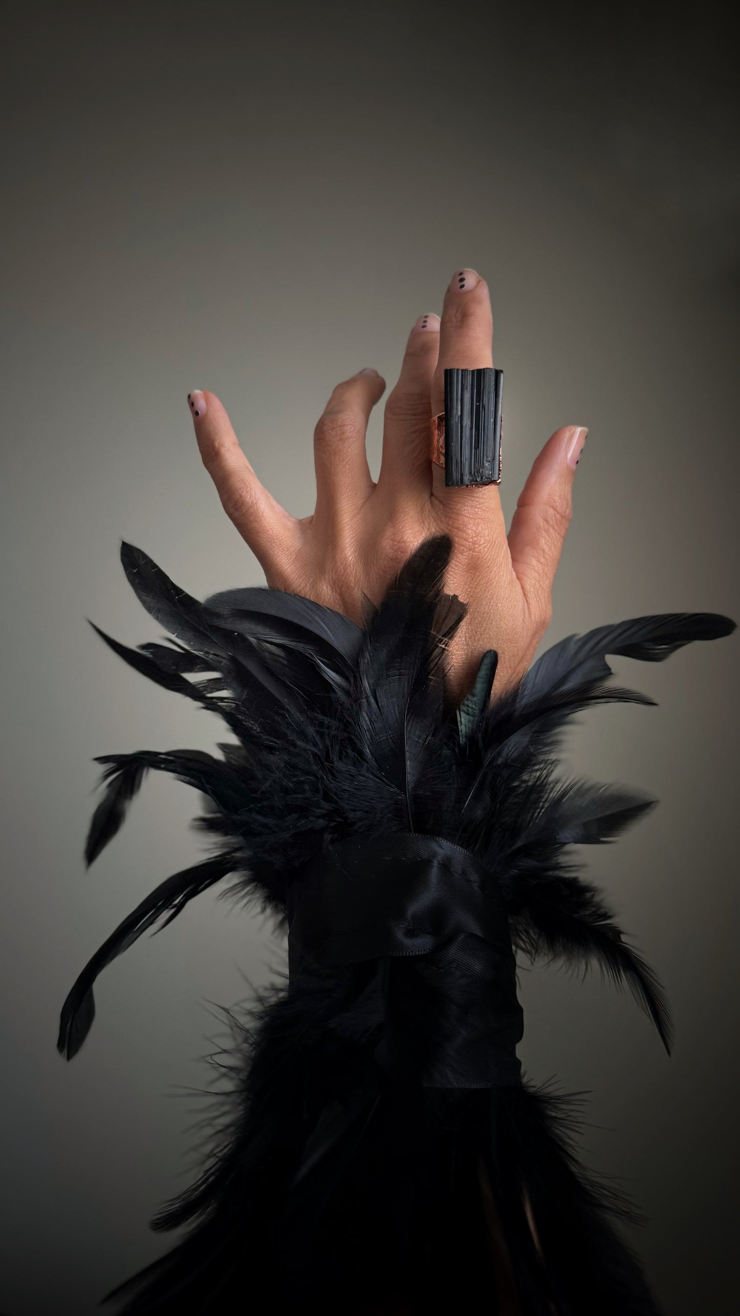 Anello con Tormalina nera grezza