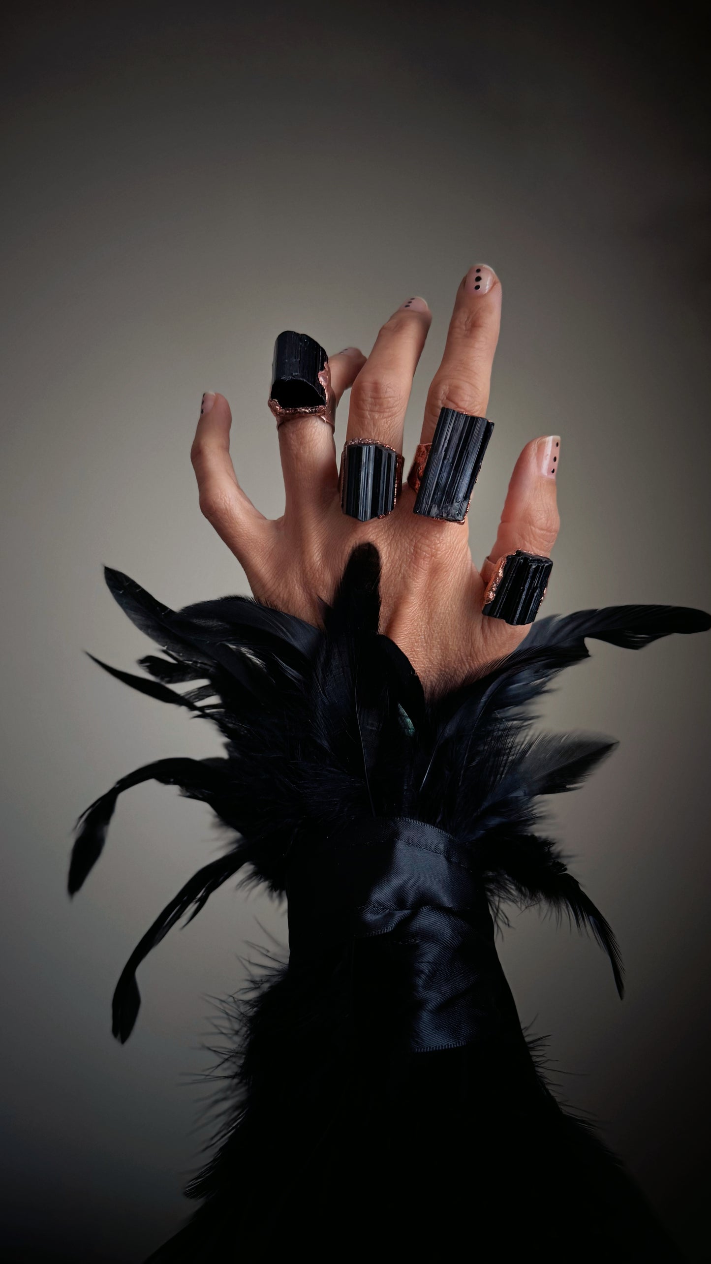 Anello con Tormalina nera grezza