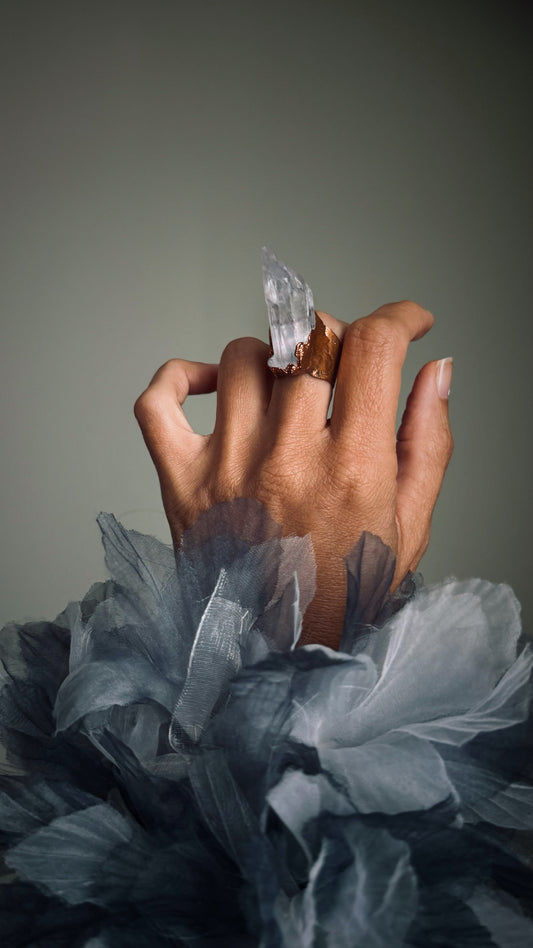 Anello con pietra grezza di Kunzite rosa mis.7