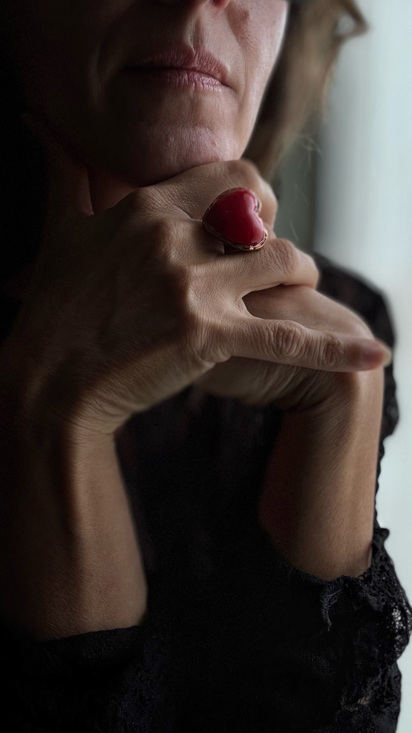 Anello con cuore rosso. Diverse misure disponibili