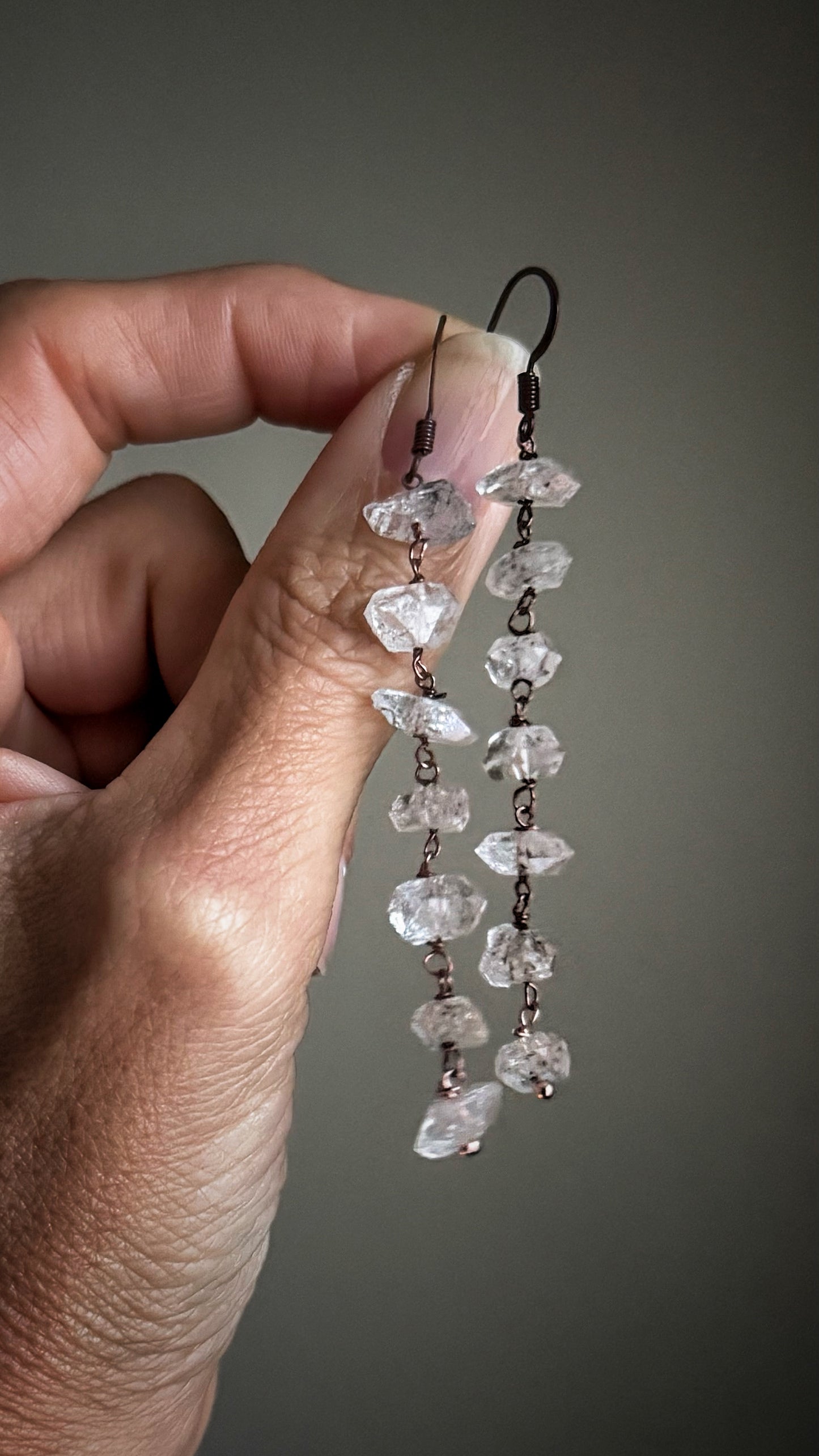 Orecchini lunghi con diamanti di Herkimer