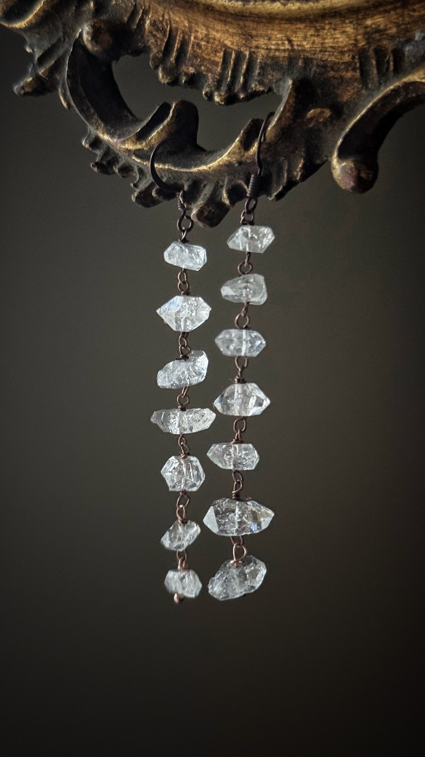 Orecchini lunghi con diamanti di Herkimer