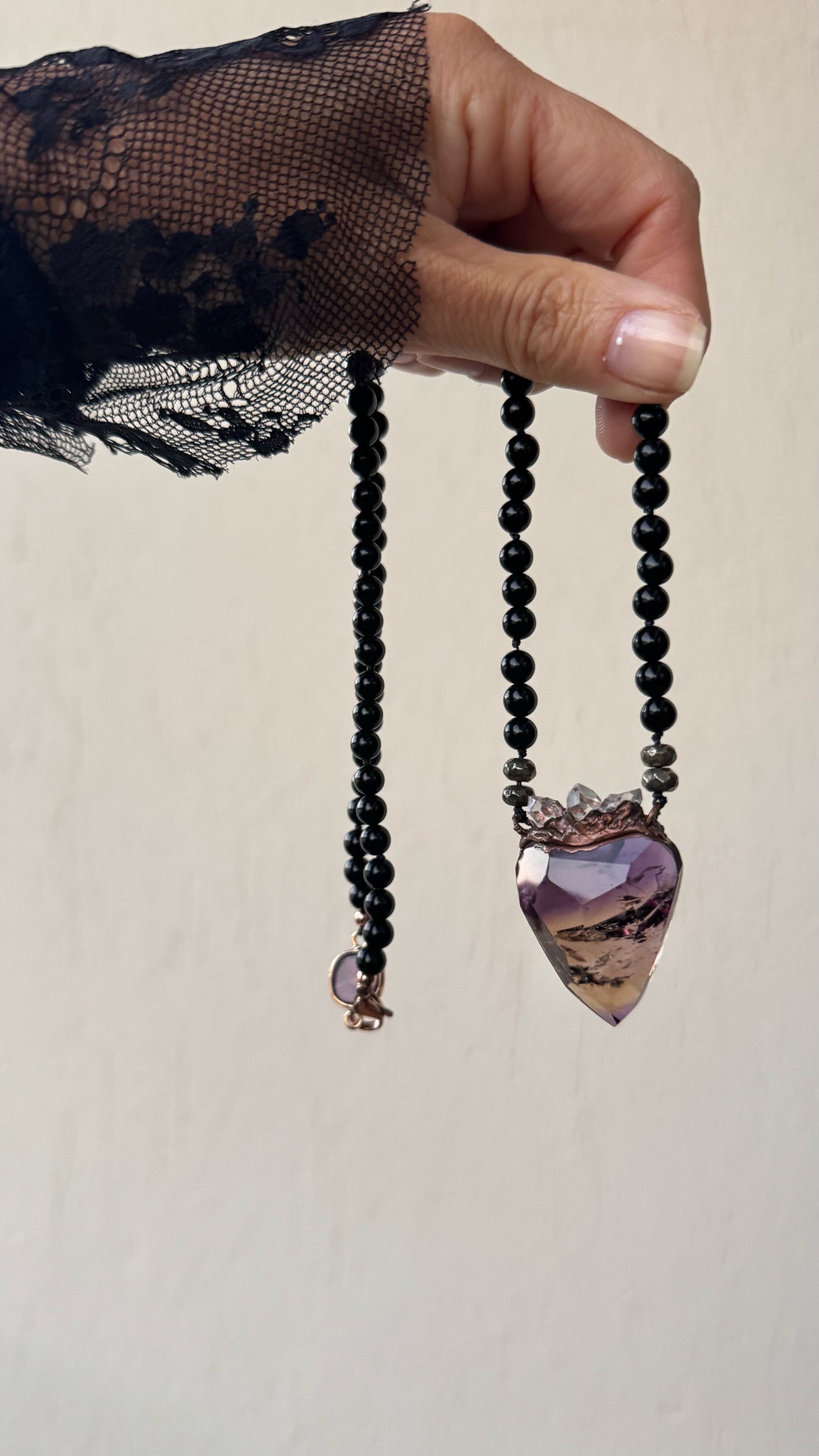 Collana con cuore sacro in ametrino ed Herkimer