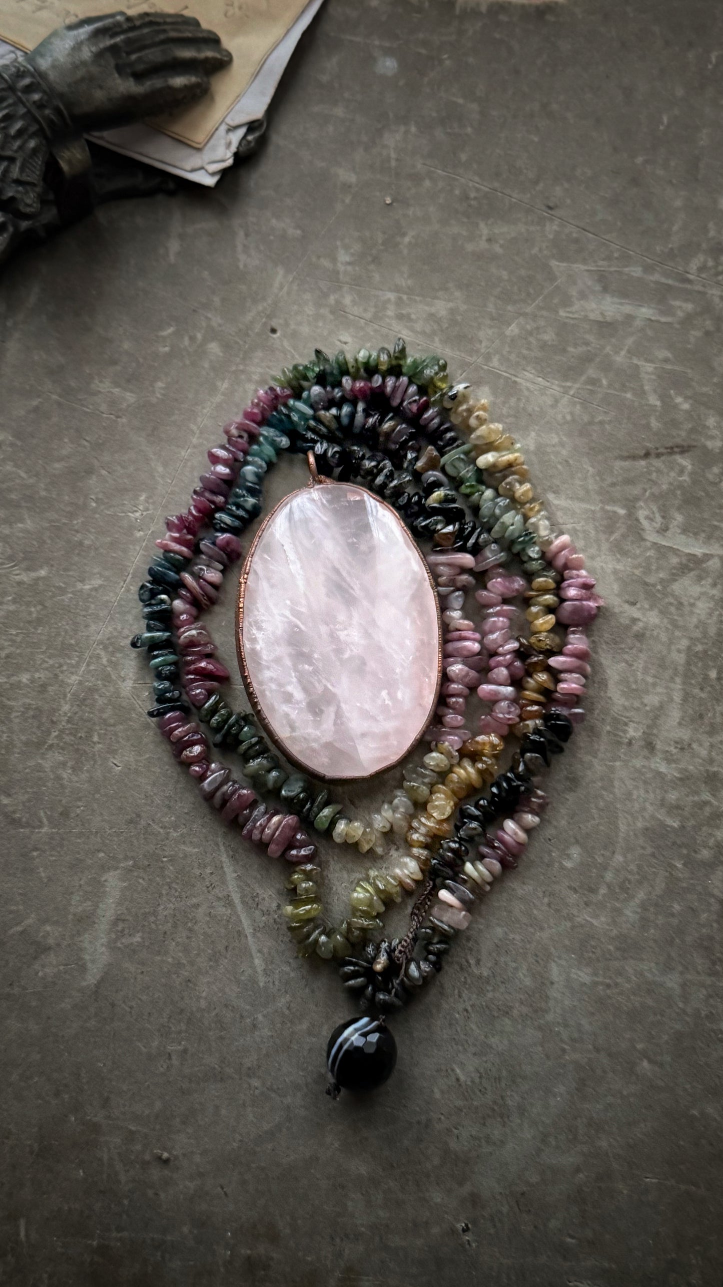 Collana con Tormalina grezza e grande quarzo rosa