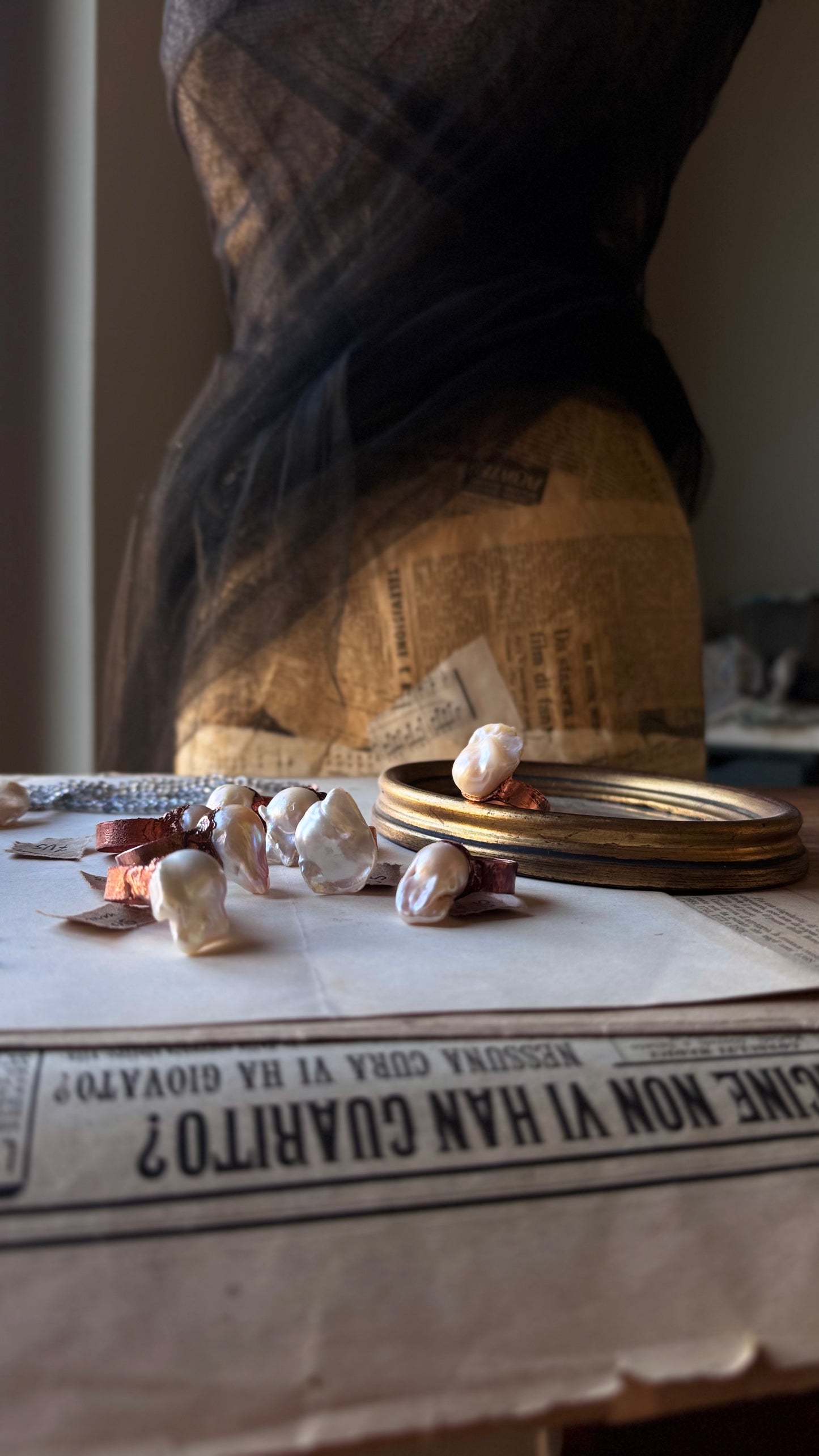 Anello con perla barocca