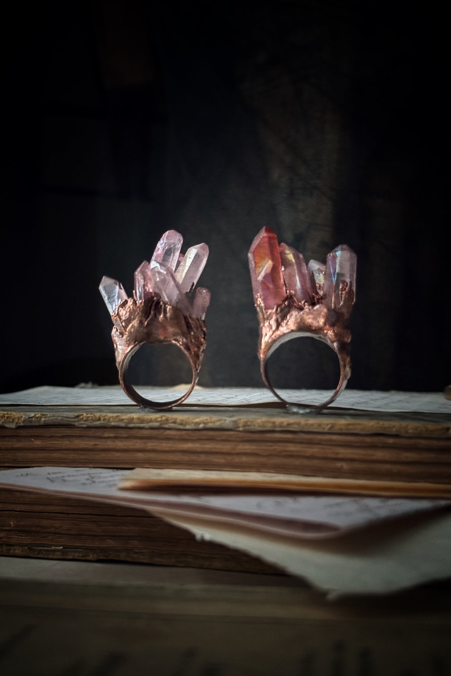 Anello con punte di quarzo aura rosa Mis. 7-10