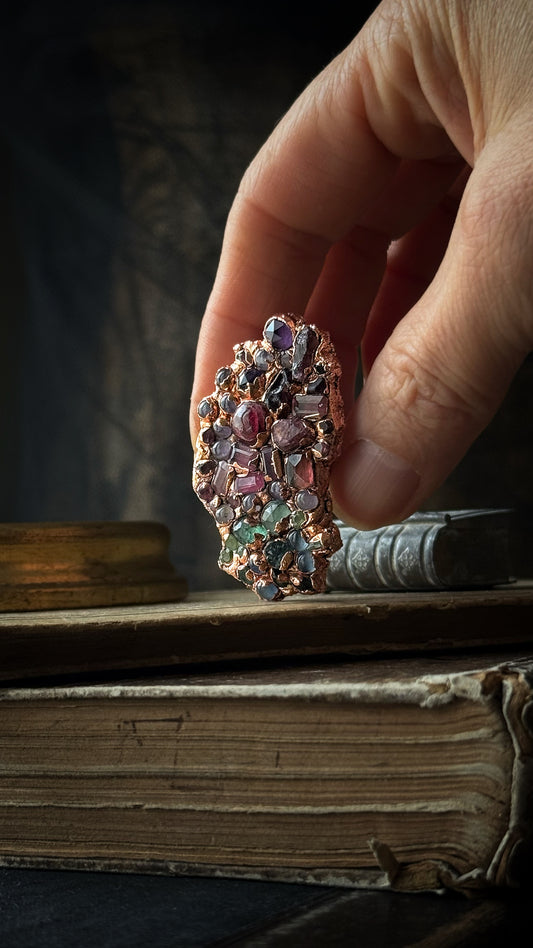 Anello in Rame Lucido con Pavé di Gemme Arcobaleno mis. 7