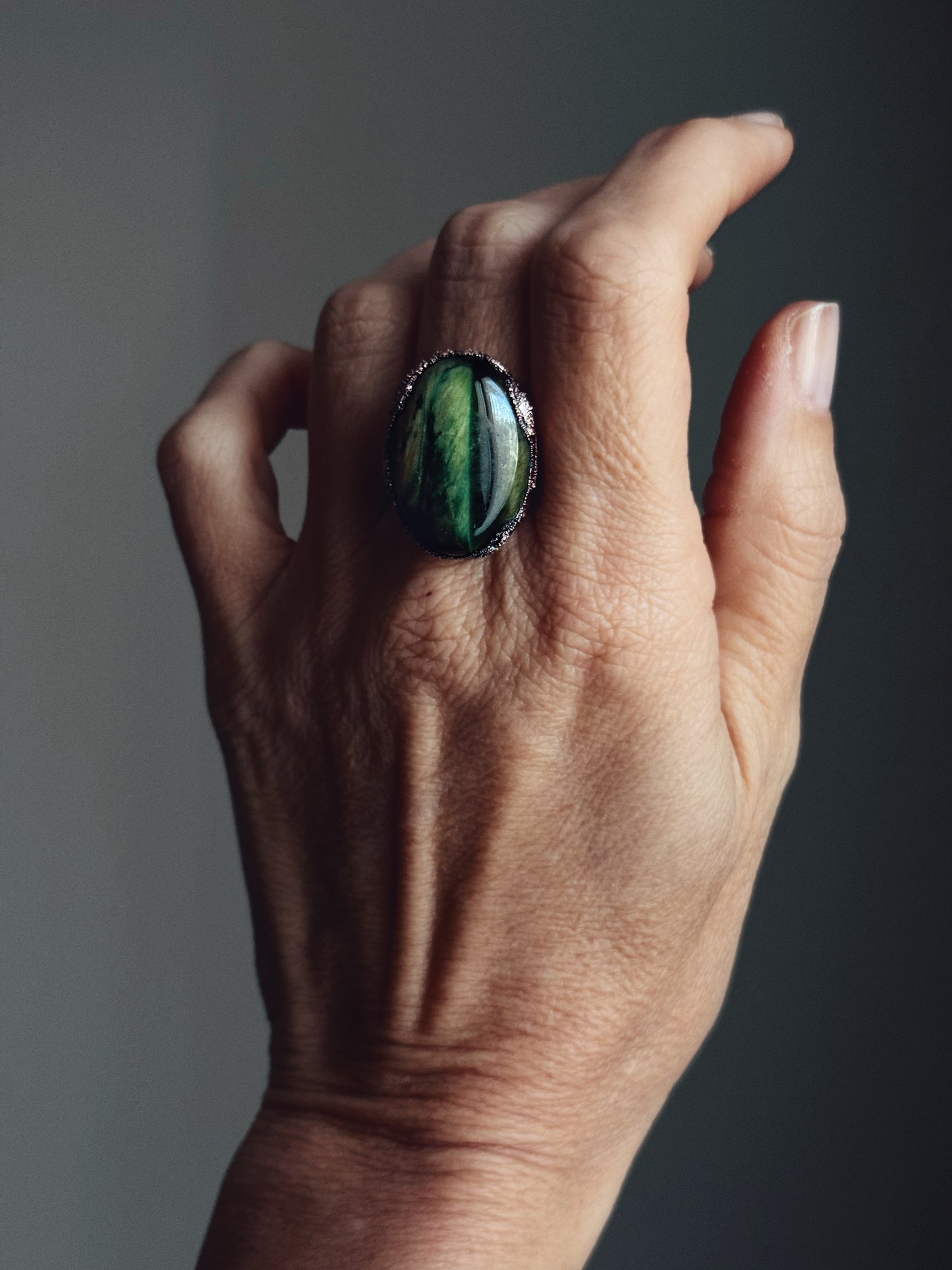 Anello con occhio di tigre verde mis.7