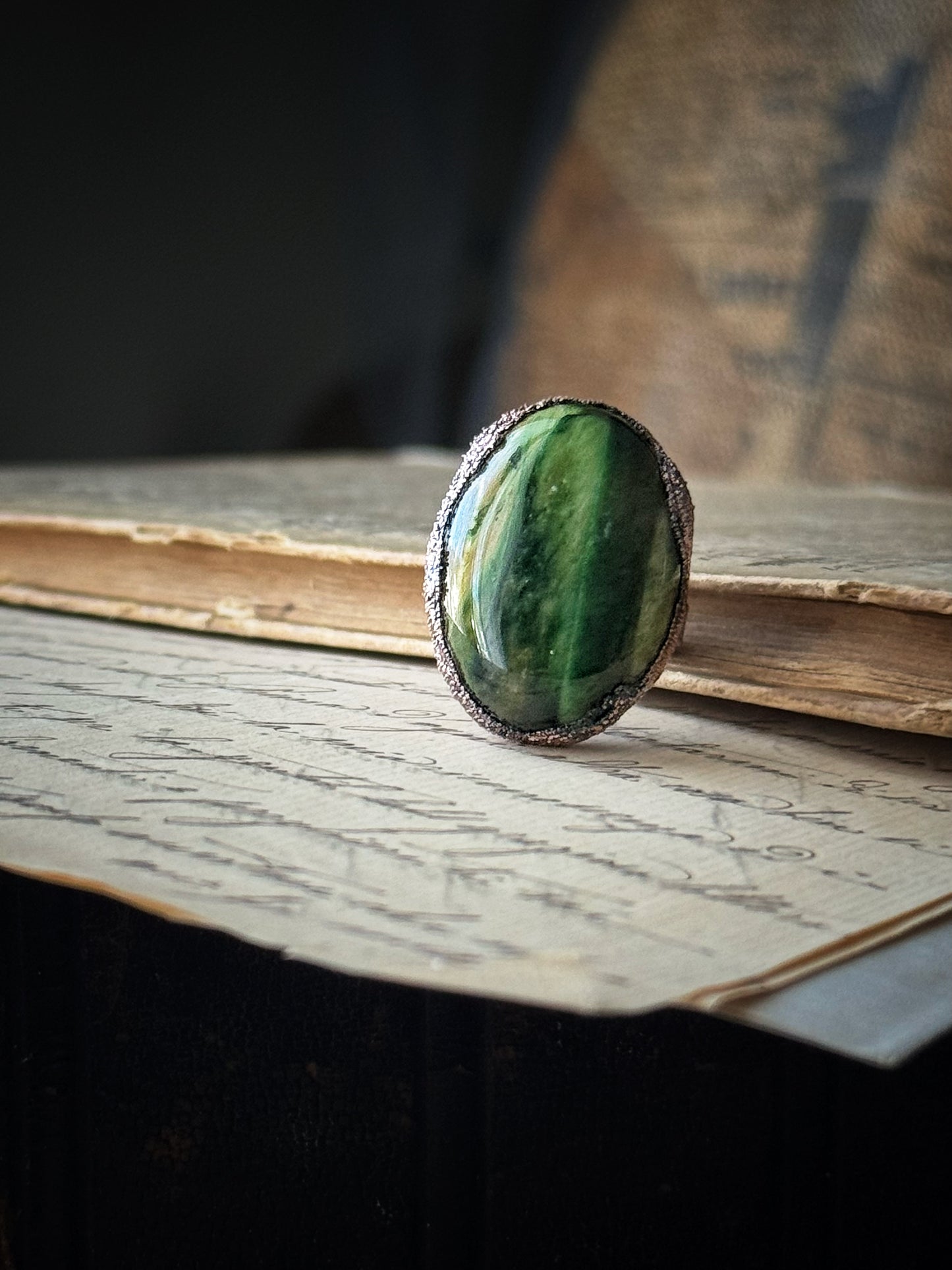 Anello con occhio di tigre verde mis.7