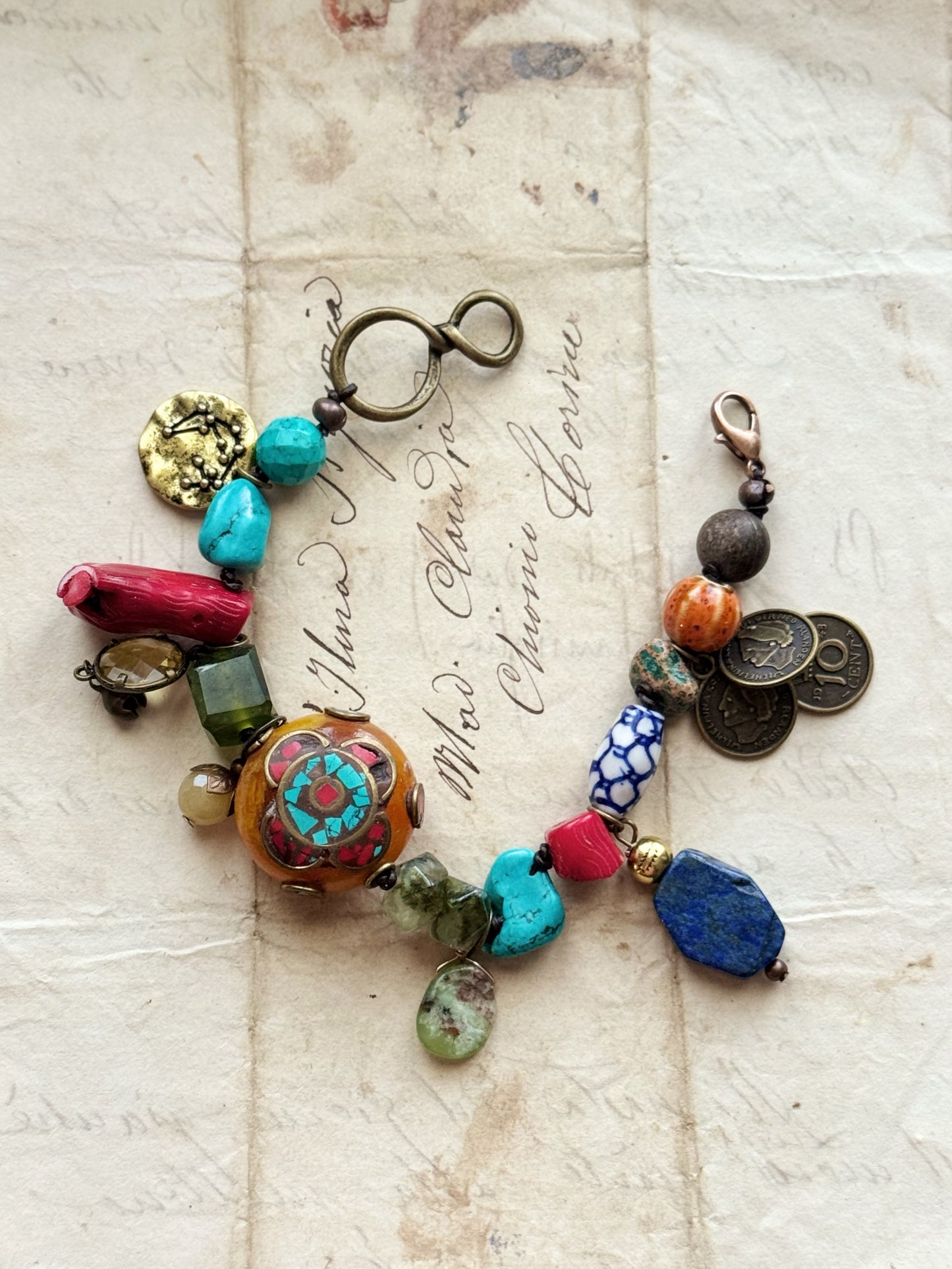 Bracciale Multicolore con Pietre Miste e Ciondoli - Modello 01