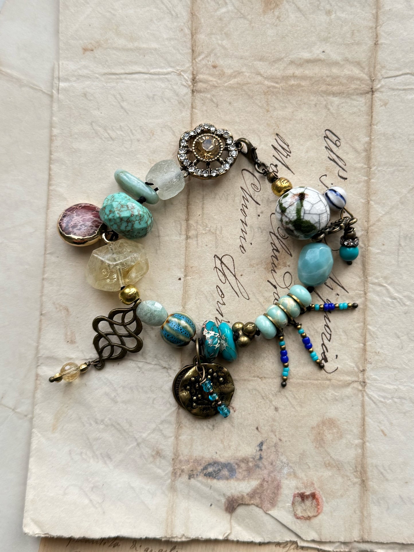 Bracciale con pietre azzurre e Ciondoli - Modello 06