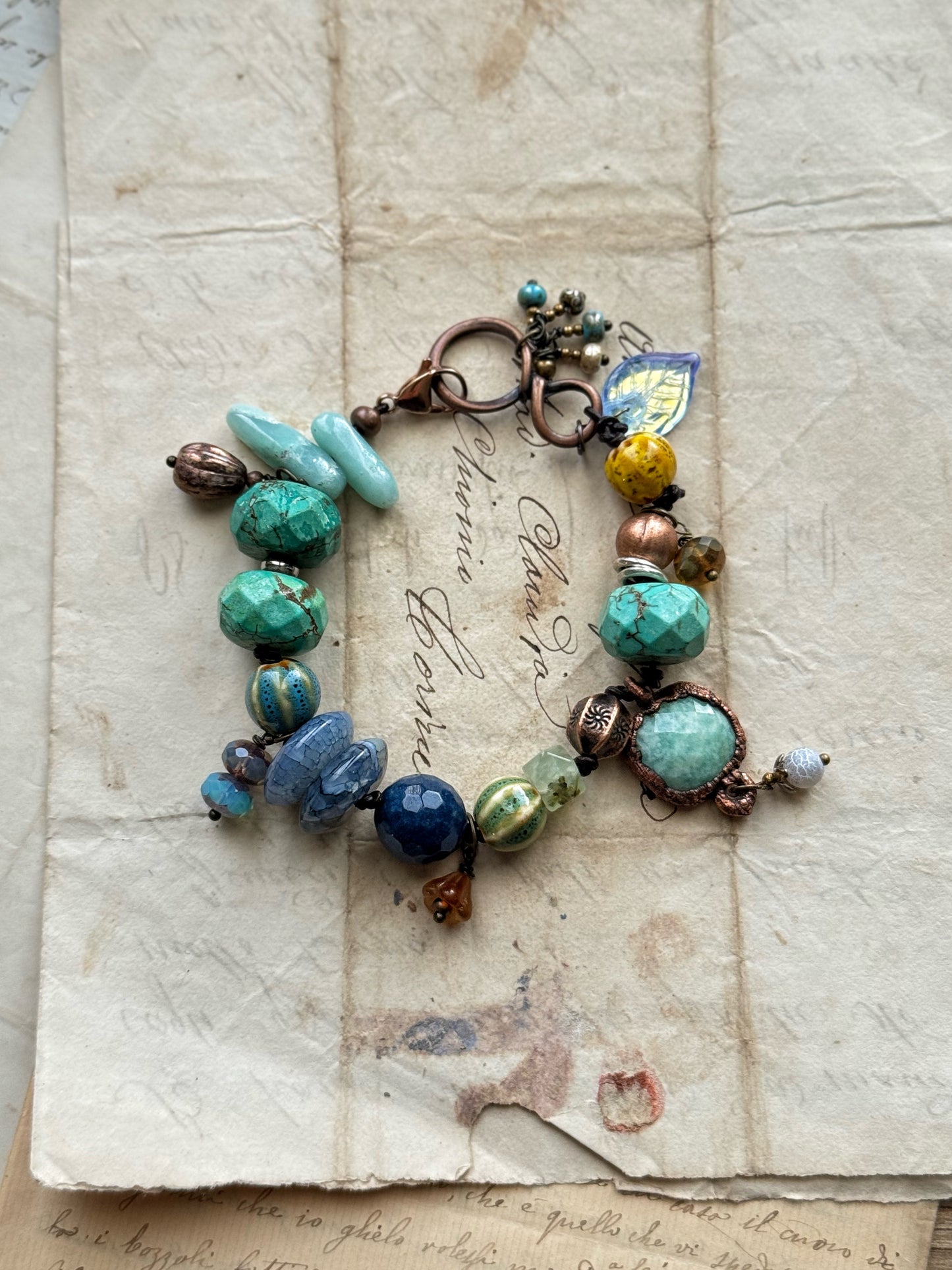 Bracciale con pietre blu, azzurre e Ciondoli - Modello 07