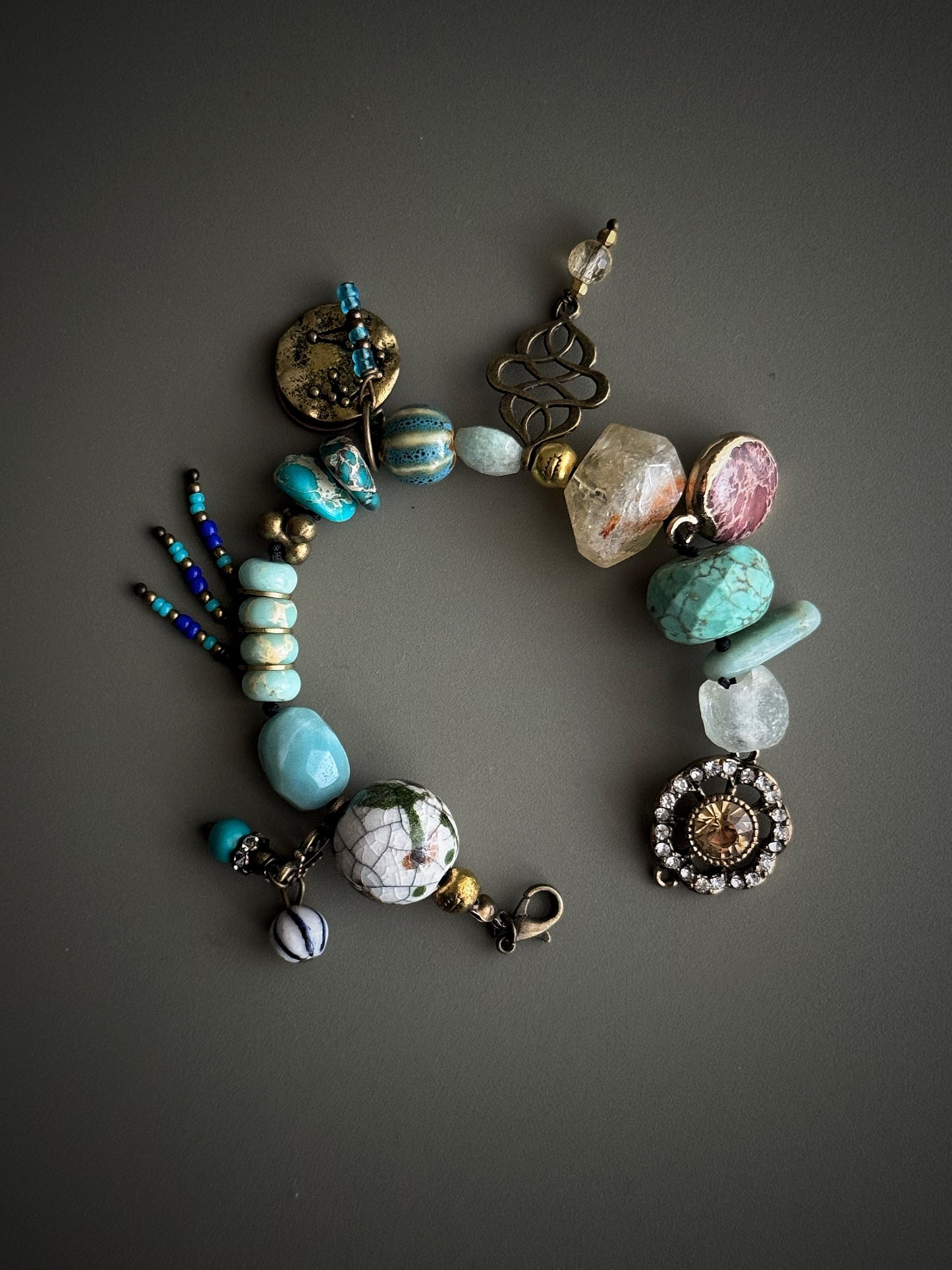 Bracciale con pietre azzurre e Ciondoli - Modello 06