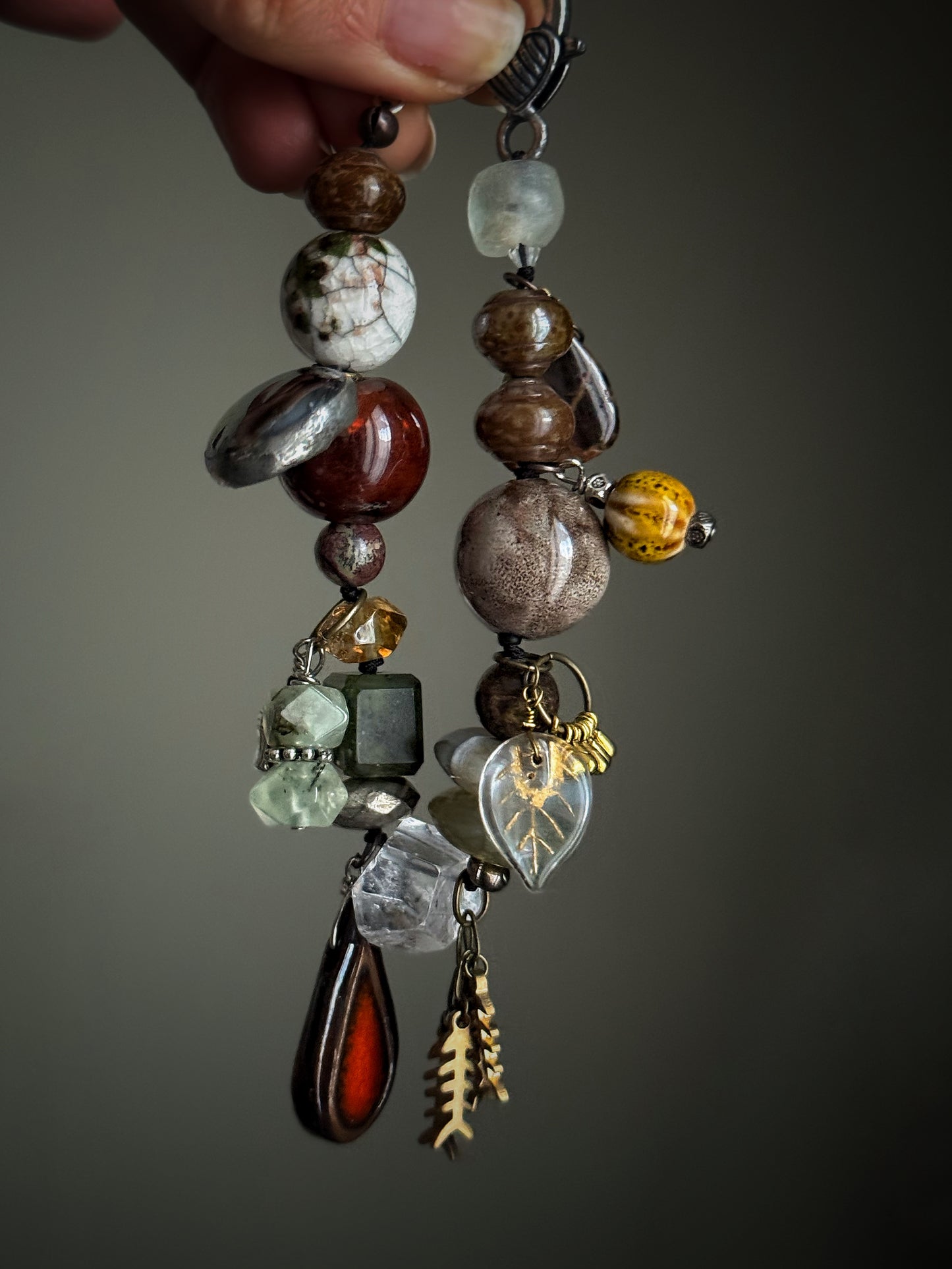 Bracciale con colori della terra e Ciondoli - Modello 08