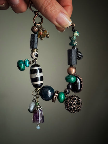 Bracelet with black and green stones and pendants - Model 09