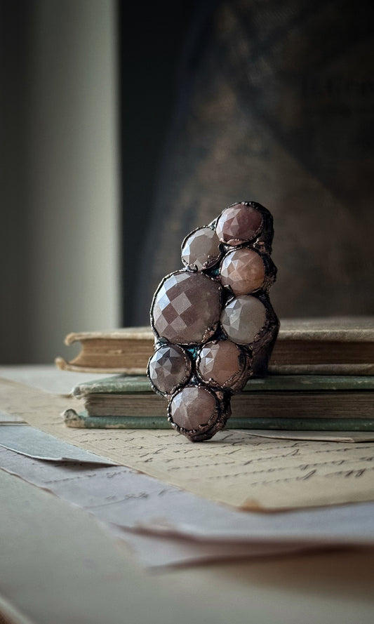 Anello scultoreo con Pietra del Sole. Mis. 17us