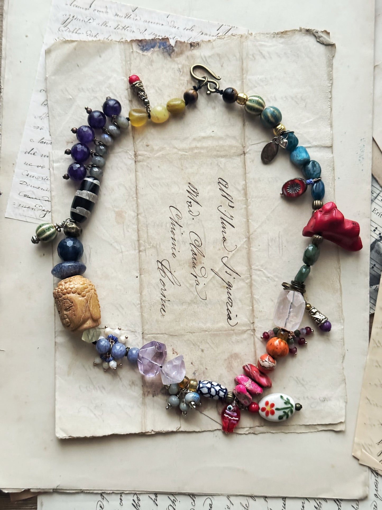 Collana girocollo con ciondoli e pietre miste arcobaleno mod.02