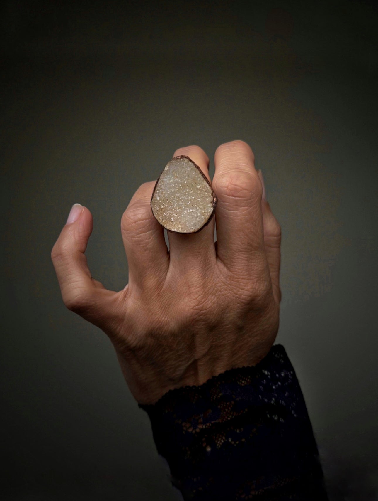 Anello in Rame con Drusa di Quarzo Champagne - Misura 7 US (17mm)