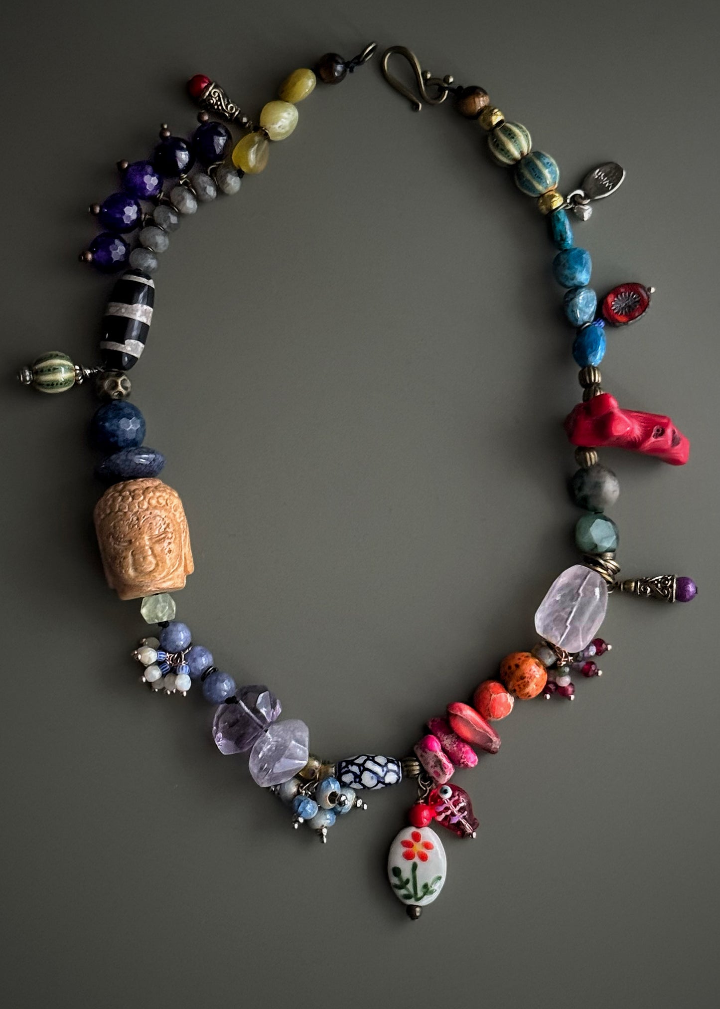 Collana girocollo con ciondoli e pietre miste arcobaleno mod.02