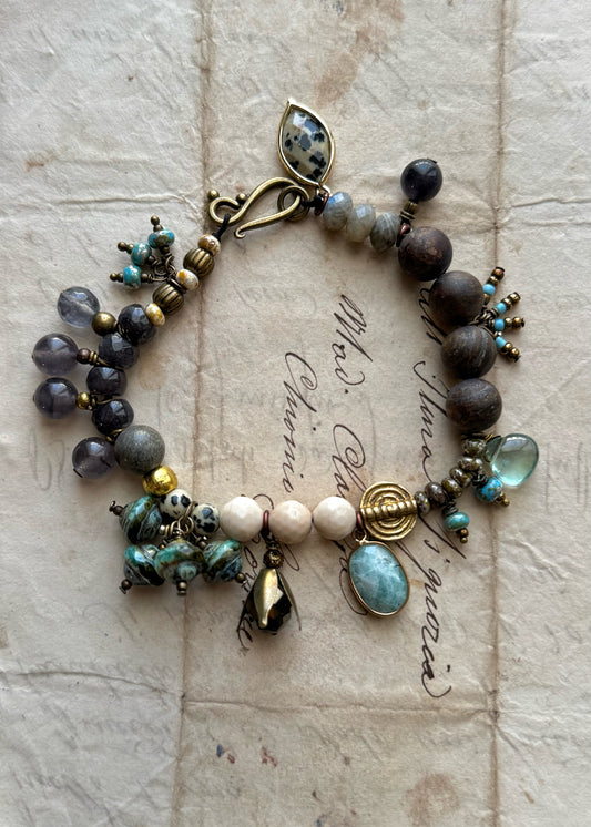 Bracciale con ciondoli e pietre naturali - Modello 11